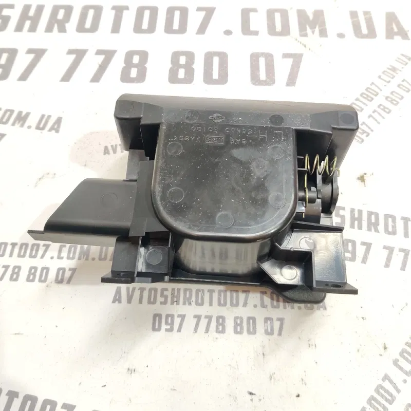 Підстаканник лівий Nissan X-Trail T30 2.5 (01-07) 68430EQ100