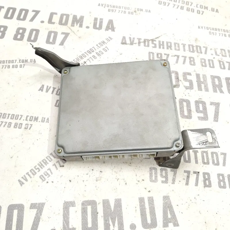 ЕБУ двигуна Toyota Avensis T25 (03-08) 2.0D 8966105690