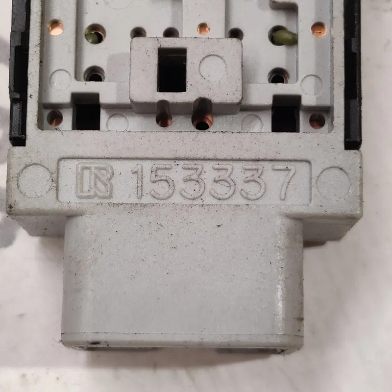 Кнопка обігріву заднього скла Toyota Avensis T25 03-08 2.0D