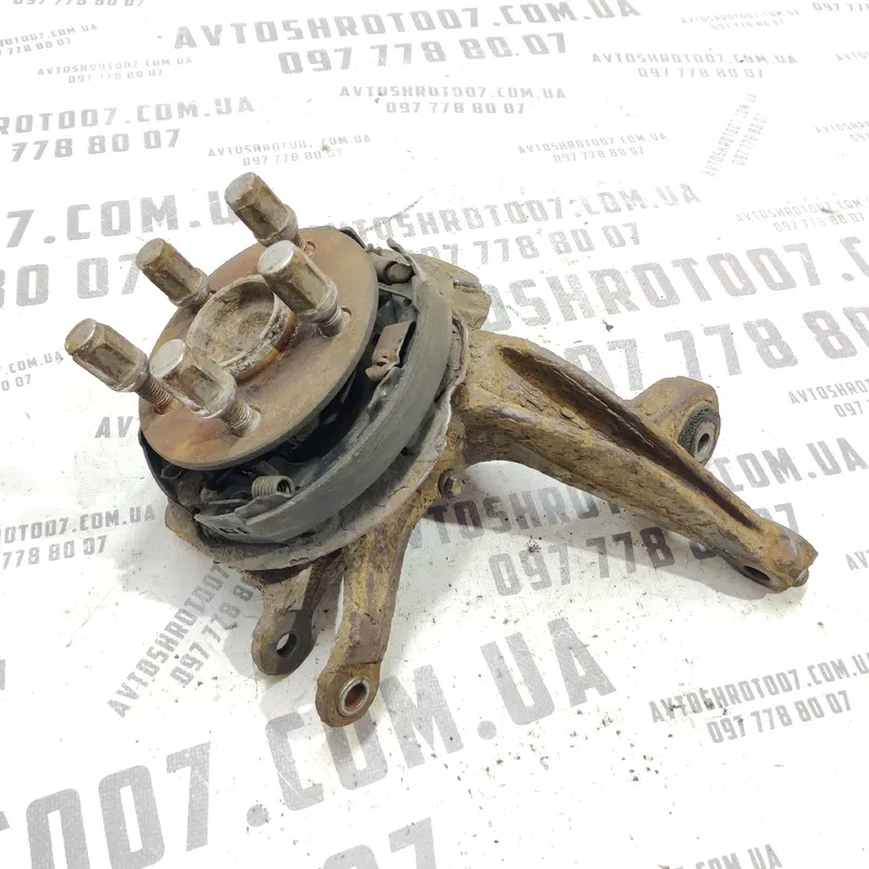 Цапфа задня права Toyota Avensis T25 (03-08) 2.0 дизель
