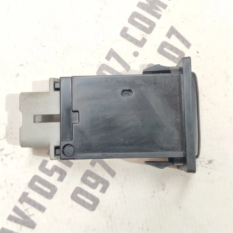 Кнопка обігріву заднього скла Toyota Avensis T25 03-08 2.0D