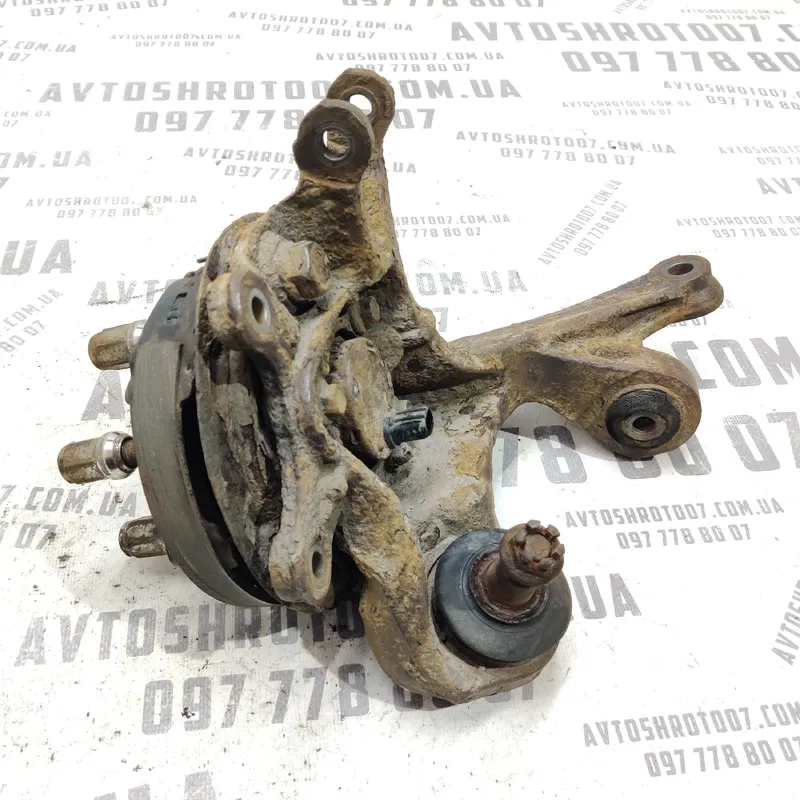 Цапфа задня права Toyota Avensis T25 (03-08) 2.0 дизель