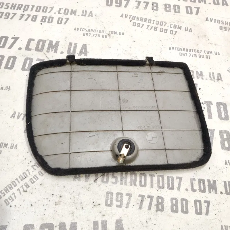 Накладка салону Toyota Avensis T25 (03-08) 2.0D задня ліва
