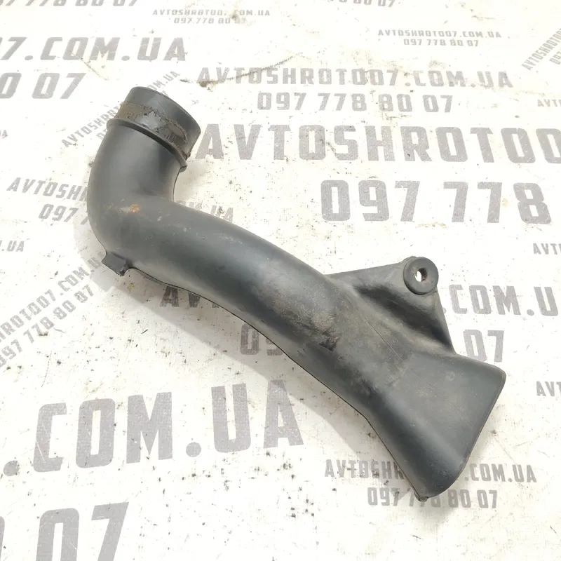 Патрубок повітряний Toyota Avensis T25 (03-08) 2.0 Дизель