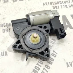 Мотор склопідіймача задній правий Mazda 6 GY (02-07) 2.0
