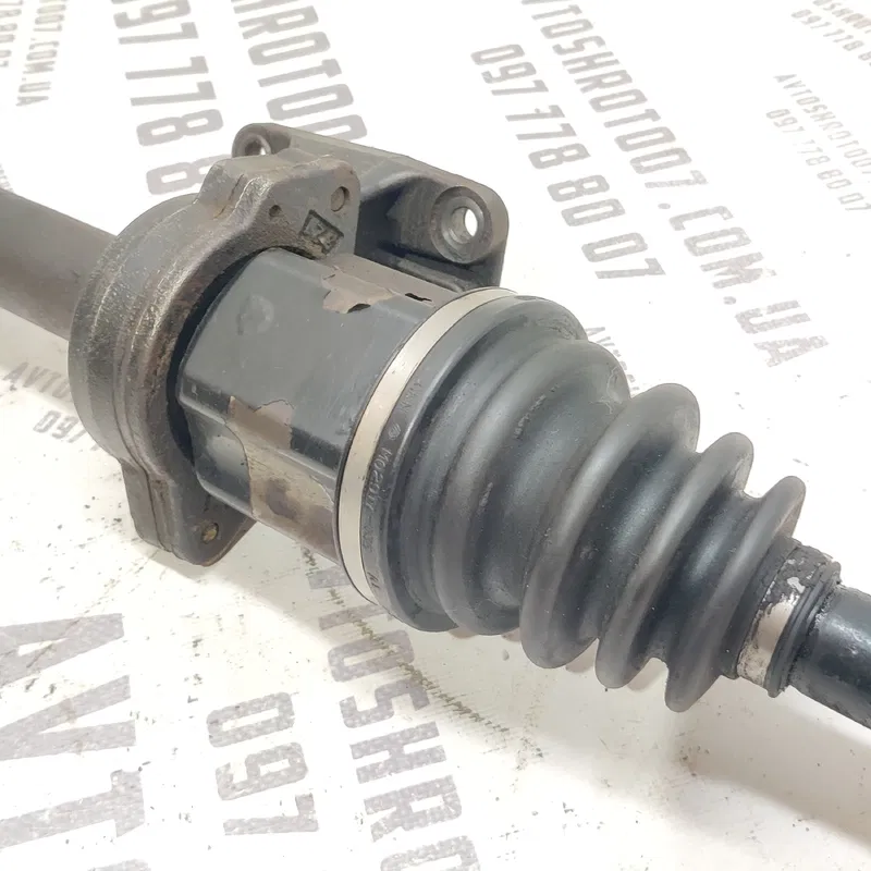 Привід передній правий Toyota Avensis T25 (03-08) 2.0D
