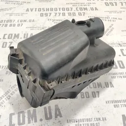 Корпус повітряного фільтра Toyota Avensis T25 (03-08) 2.0D