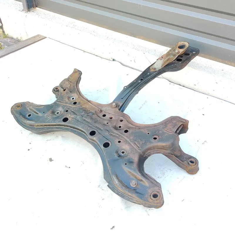 Підрамник передній Toyota Avensis T25 (03-09) 2.0D