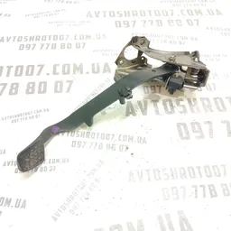 Педаль щеплення Toyota Avensis T25 (03-09) 2.0 дизель