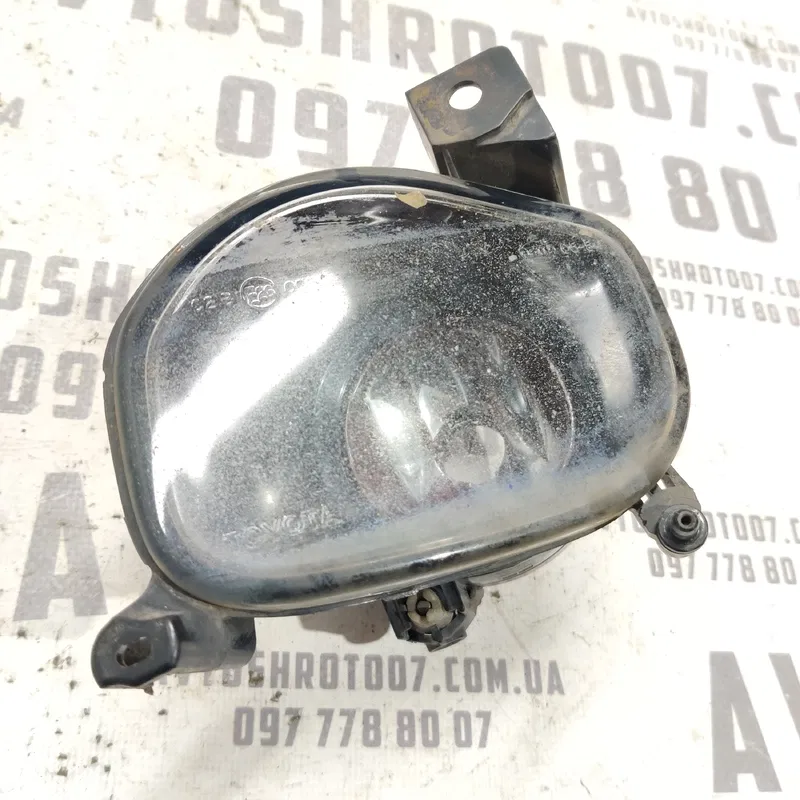Ліва ПТФ Toyota Avensis T25 (03-08) 2.0D 8122005060
