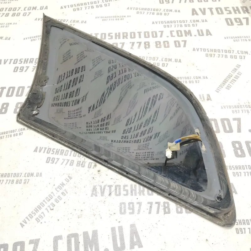 Кузовне скло Toyota Avensis T25 (03-08) 2.0D заднє праве