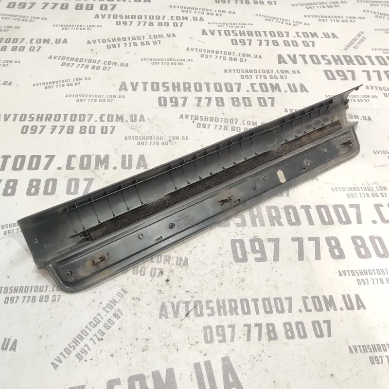 Внутр. накладка порога Toyota Avensis T25 03-09 2.0D пер.пр