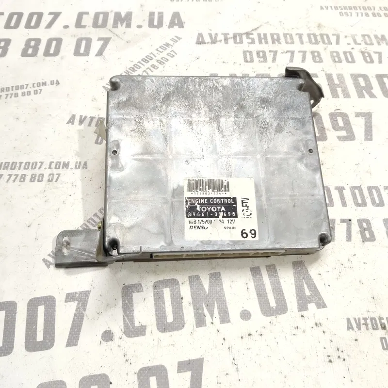 ЕБУ двигуна Toyota Avensis T25 (03-08) 2.0D 8966105690