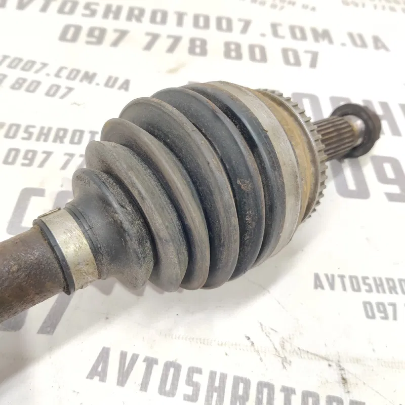Привід передній правий Toyota Avensis T25 (03-08) 2.0D