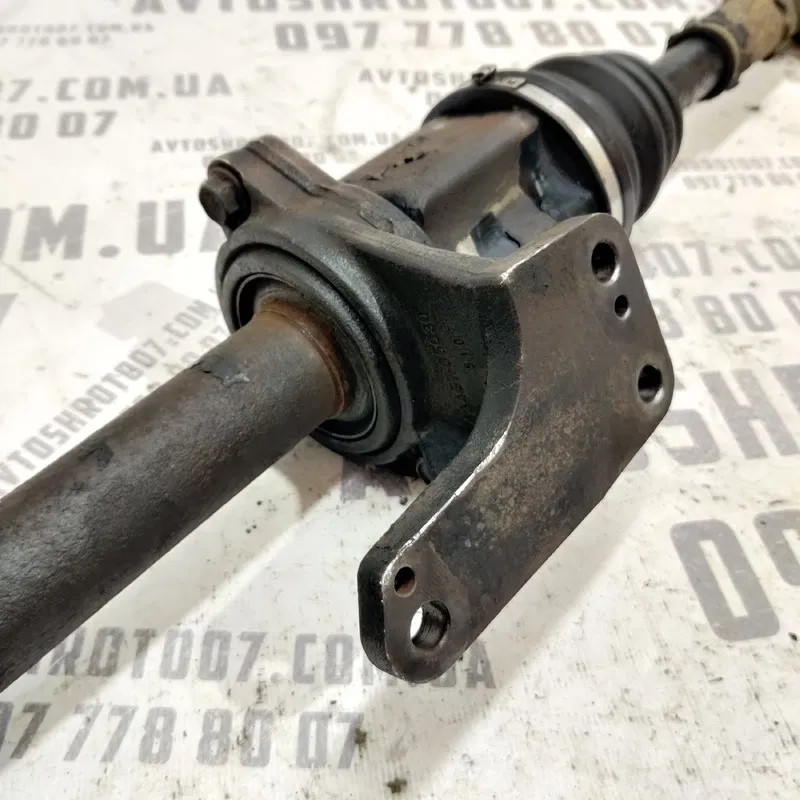 Привід передній правий Toyota Avensis T25 (03-08) 2.0D