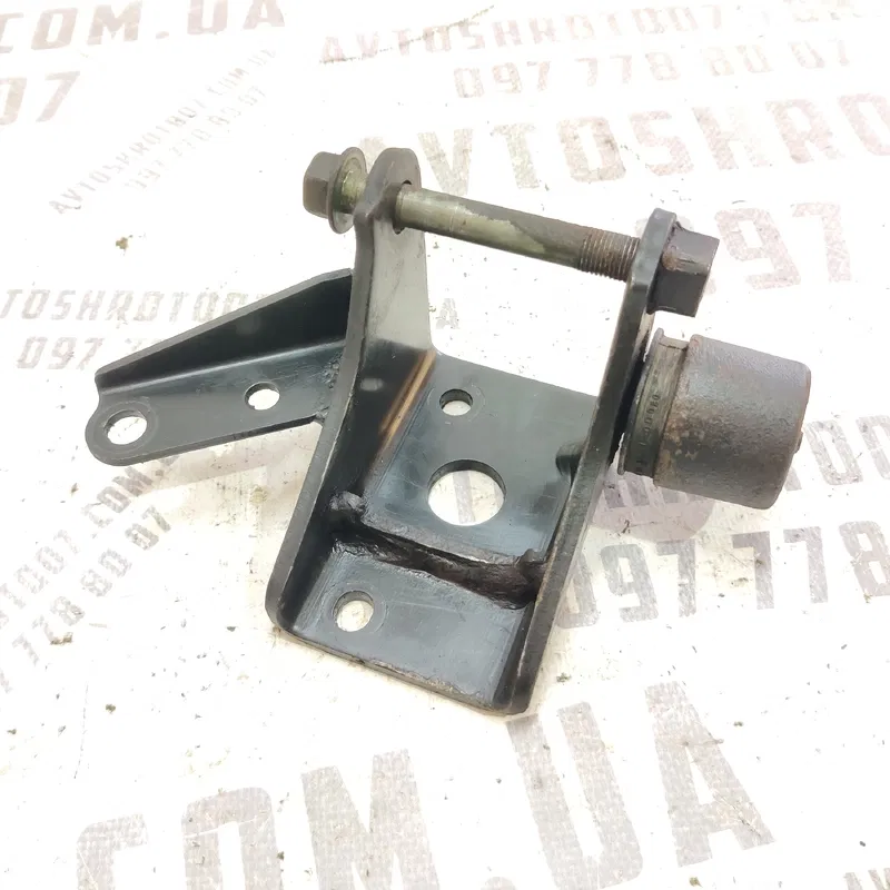 Кронштейн подушки двигуна Toyota Avensis T25 (03-08) 2.0D