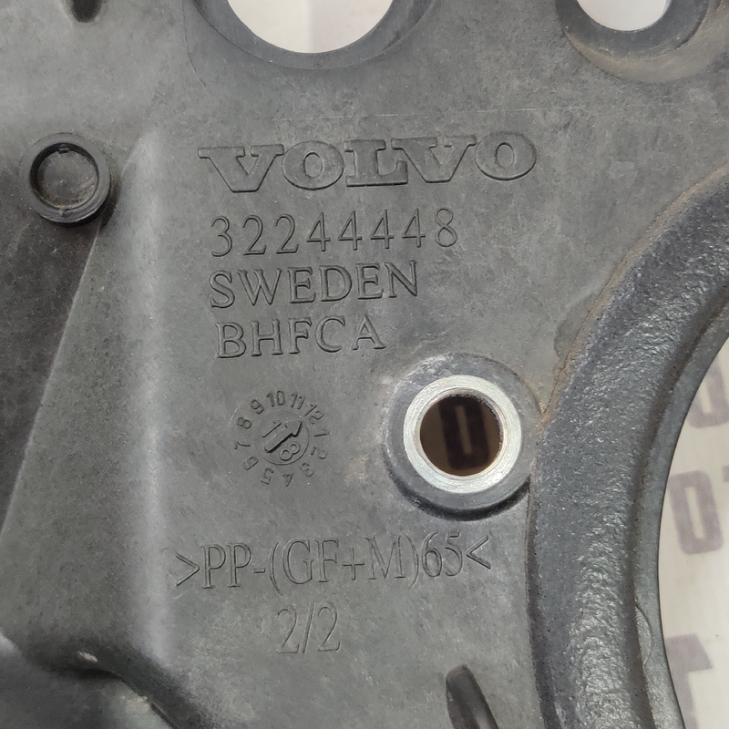 Кронштейн пер. лівий Volvo S60 III (19-) 2.0Б 32244448