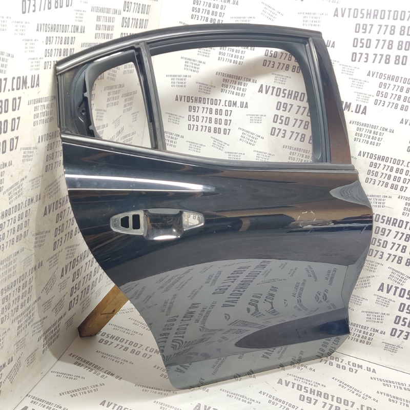 Двері задні праві Volvo S60 III (18-24) 2.0 бенз 31479109
