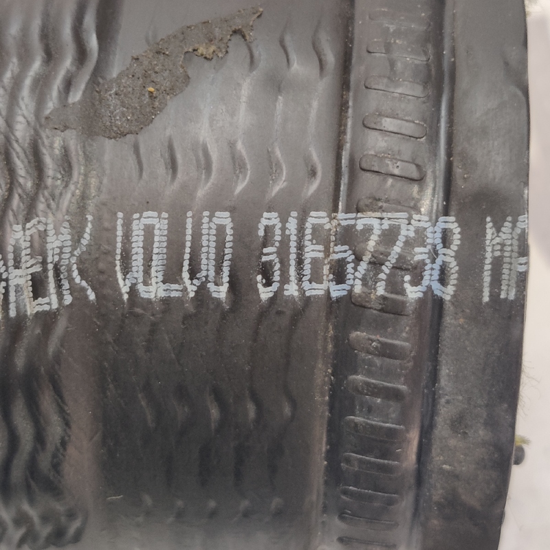 Патрубок інтеркулера Volvo S60 III (19-) 2.0 Бенз 31657738