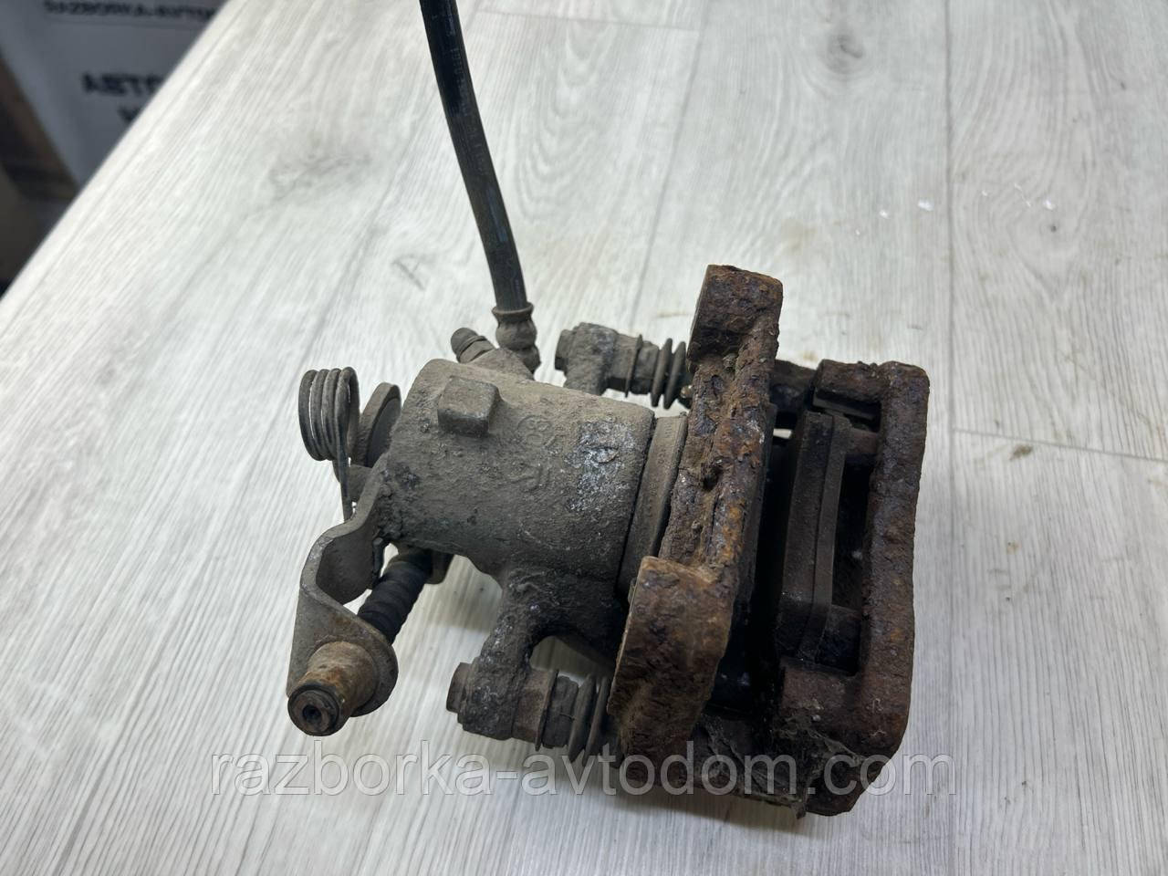Суппорт гальмівний задній лівий Opel Zafira B (05-10) OE:95520049