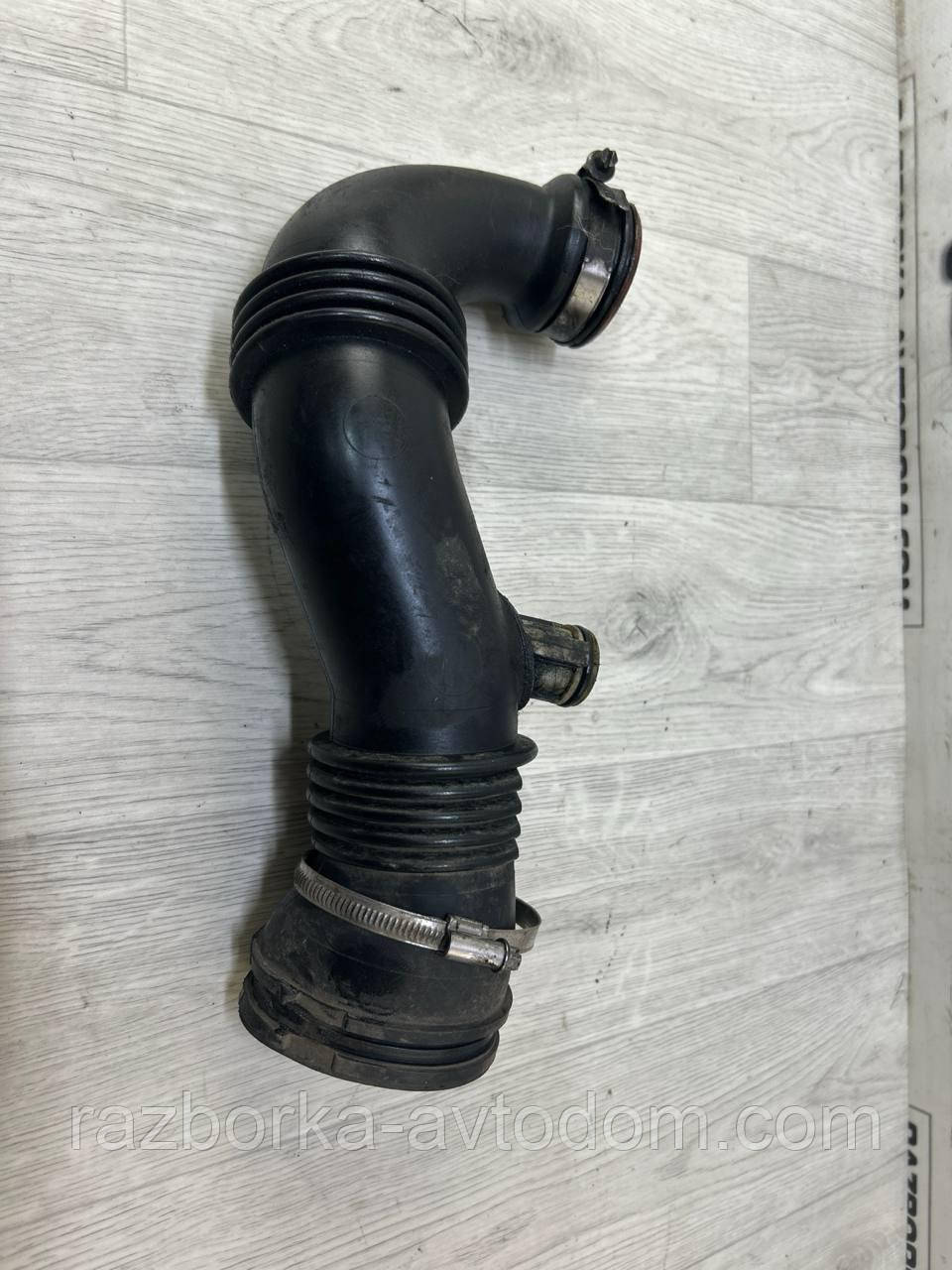 Патрубок повітряного фільтра 1.6HDI Citroen Berlingo (03-), C2, C3, C4, C5, XSARA PICASSO OE:9656953680