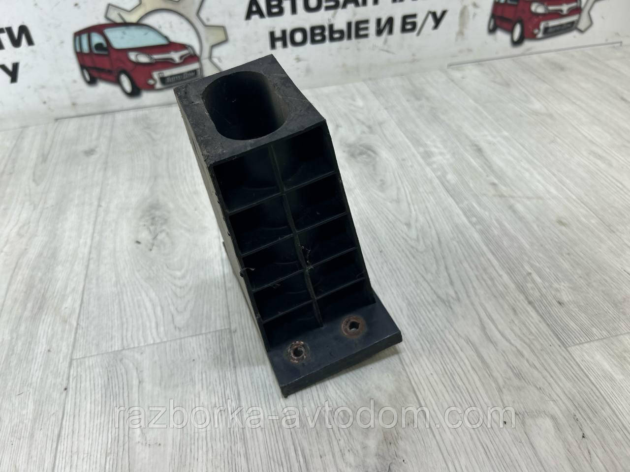 Кронштейн (кріплення) переднього підсилювача бампера лівий, Citroen C4 Picasso I, C4 Grand Picasso I OE:7414SF