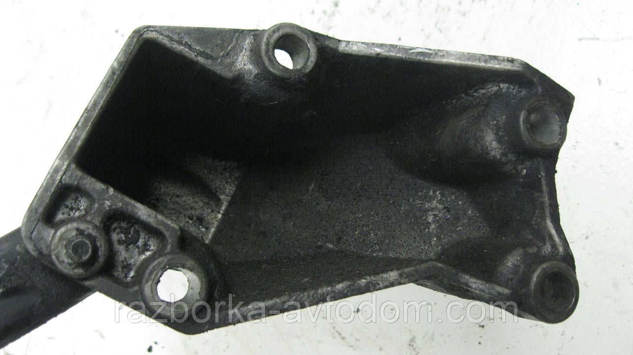 Кронштейн лівої подушки двигуна VW Passat B5 (1997-2000) OE:8D0199307L фото 2
