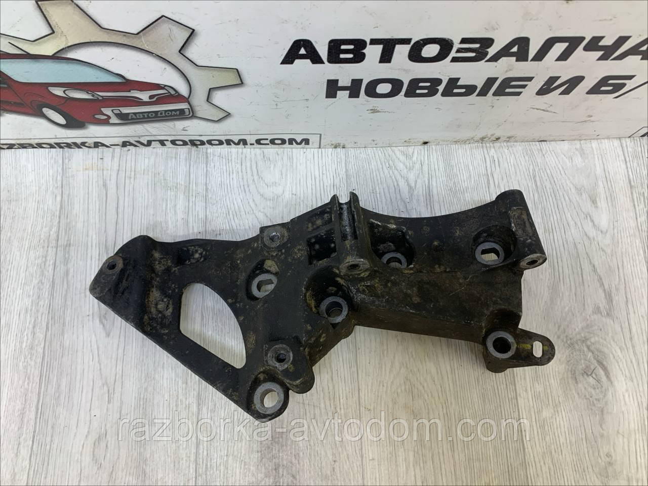 Кронштейн кріплення генератора Renault Kangoo 1.5 dci (1997-2007) OE: 8200279705