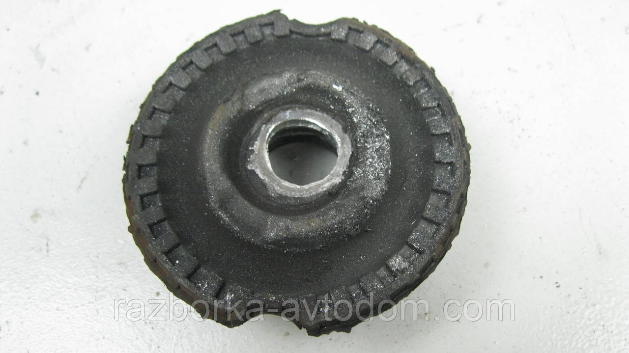 Опора переднього амортизатора VW Passat B5 (1997-2000) OE:4D0412377F