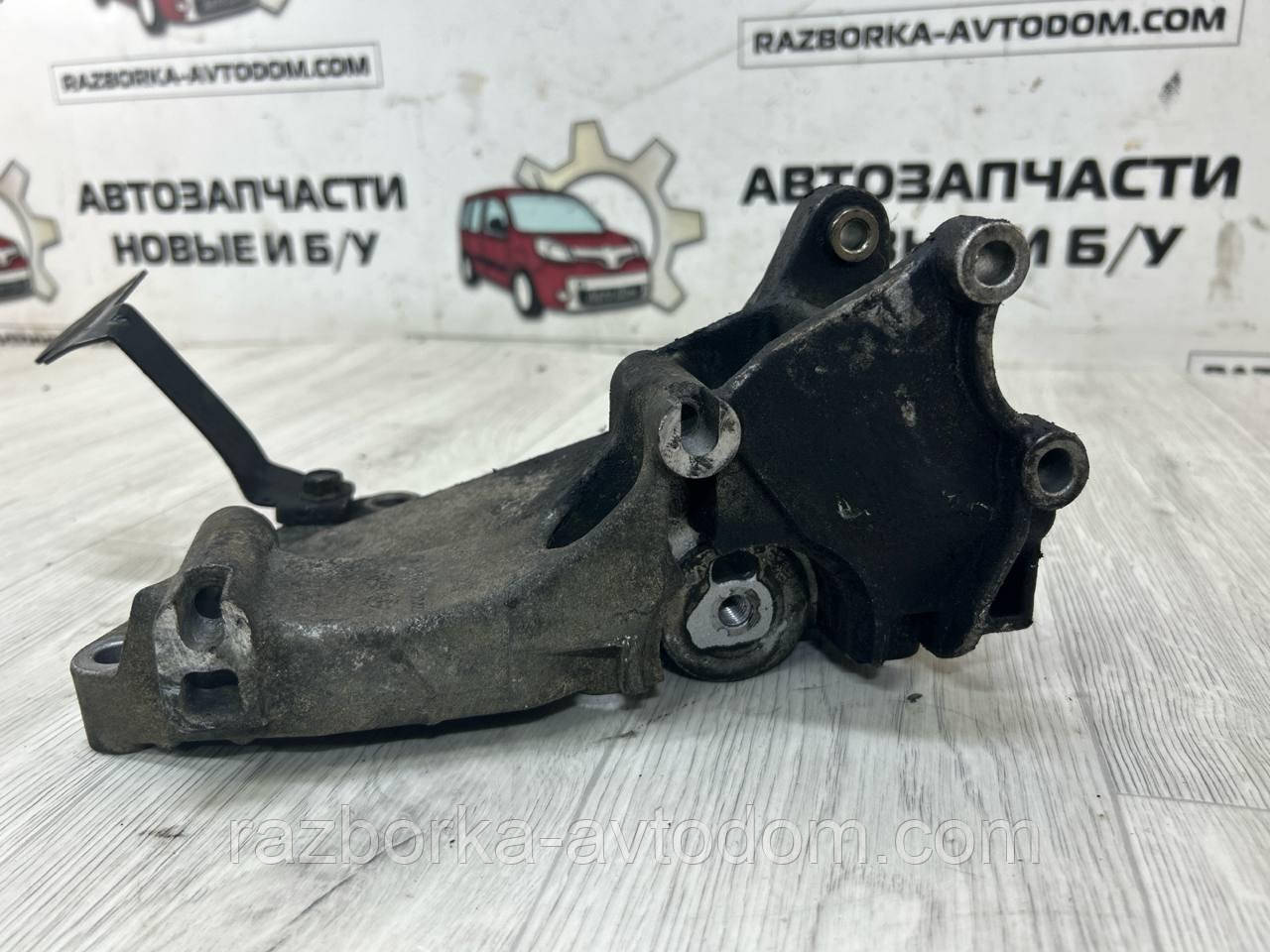 Кронштейн/кріплення генератора (без кондиціонера) Renault Trafic (00-14) OE:7700113199 фото 2