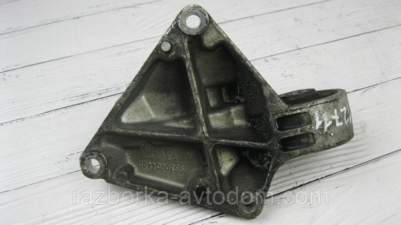 Кронштейн напівосьи Peugeot 406 (1995-2004), Citroen C5 (2004-2008) OE:9630604480 фото 2
