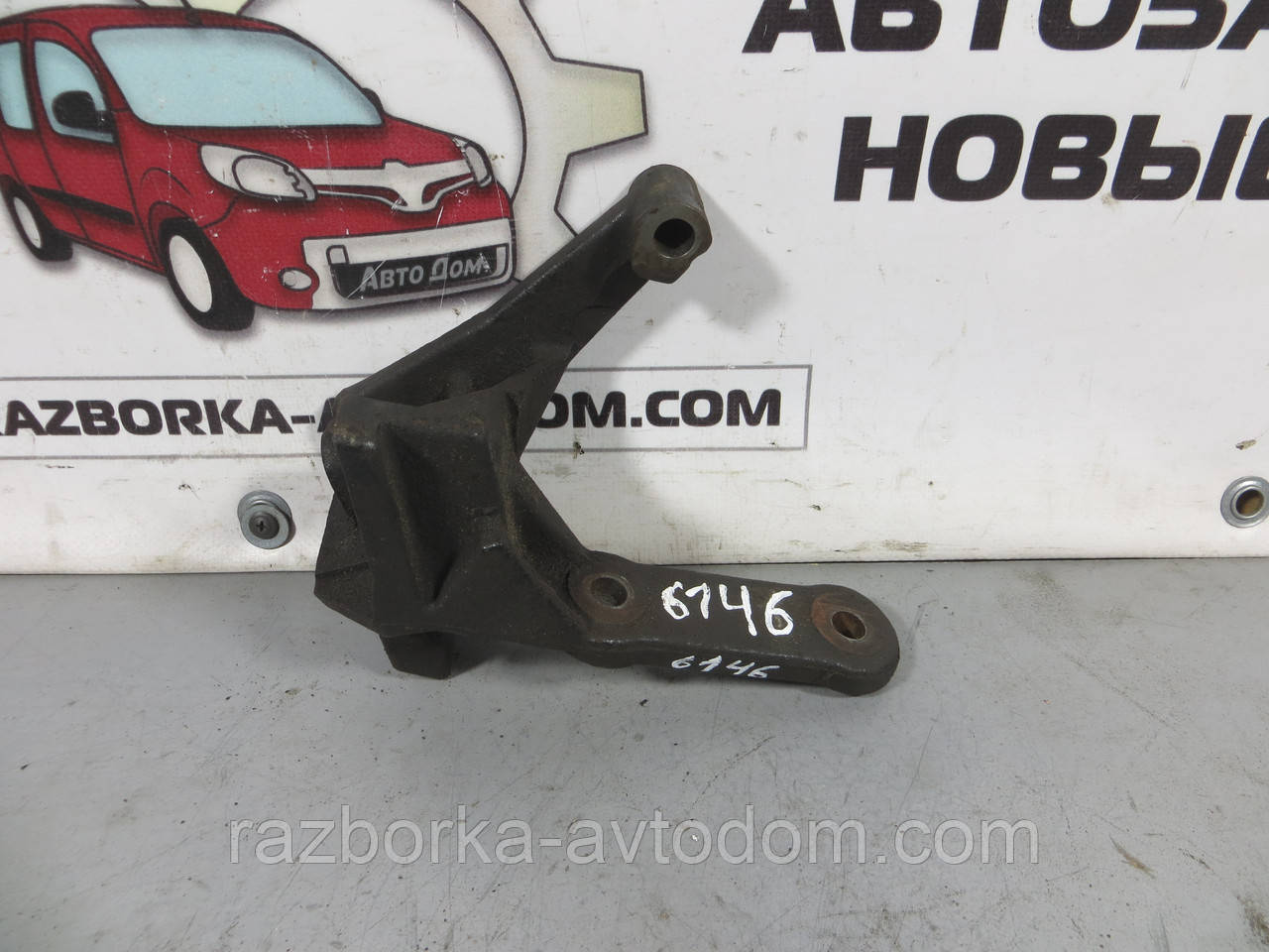 Кронштейн двигуна 2.0 16V Peugeot 307 (2001-2008) ОЕ: 5007372740