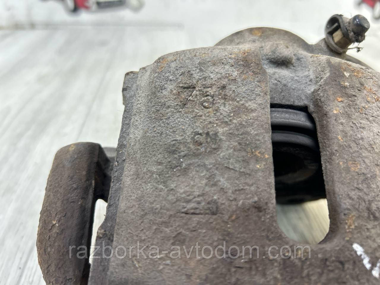Суппорт Передній лівий Opel Omega B (93-99) OE:90509196