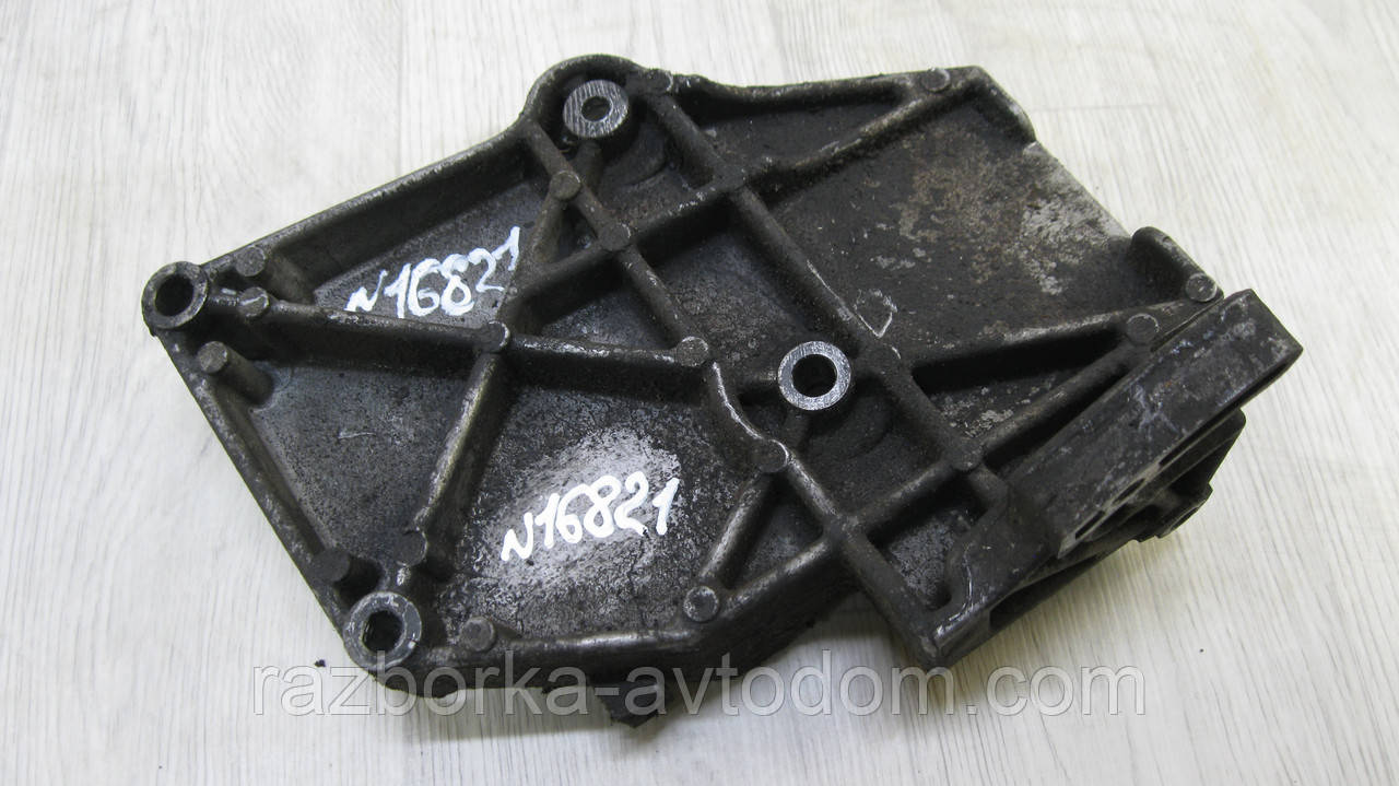 Кронштейн кріплення генератора VW Passat B5 (1997-2000) 1,9TDI OE:028260885A