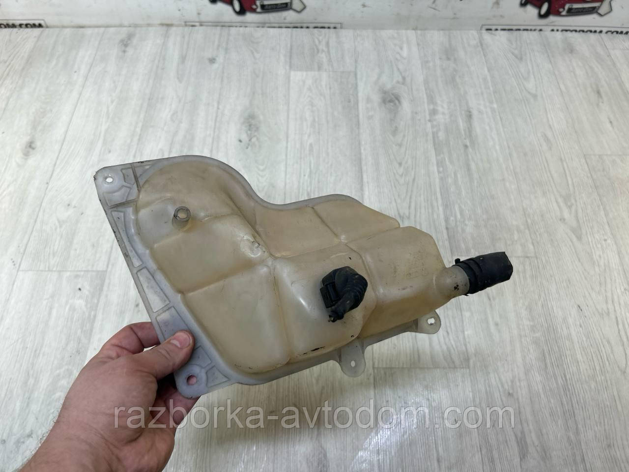Бачок розширювальний Skoda Superb (02-08), VW Passat B5, Audi A4, A6, A8 OE: 8d0121403l