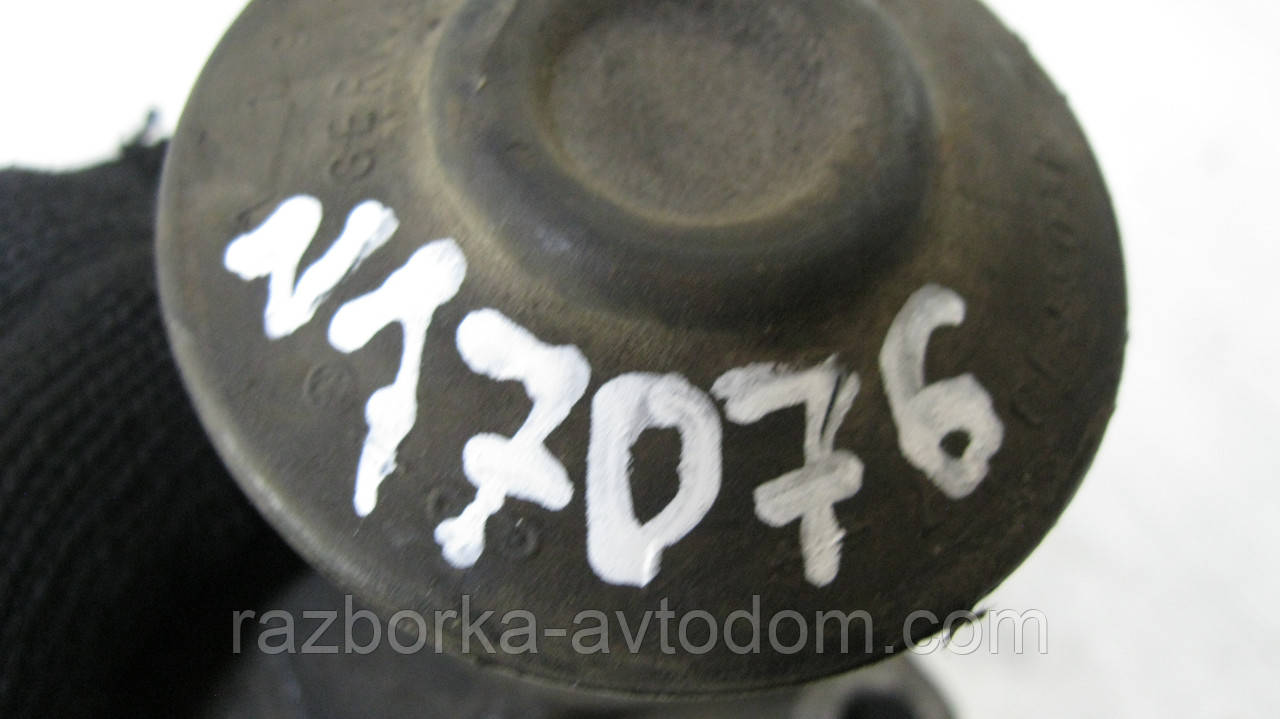 Кронштейн двигуна Audi 100 C3 (1982-1991) OE: 035903143D