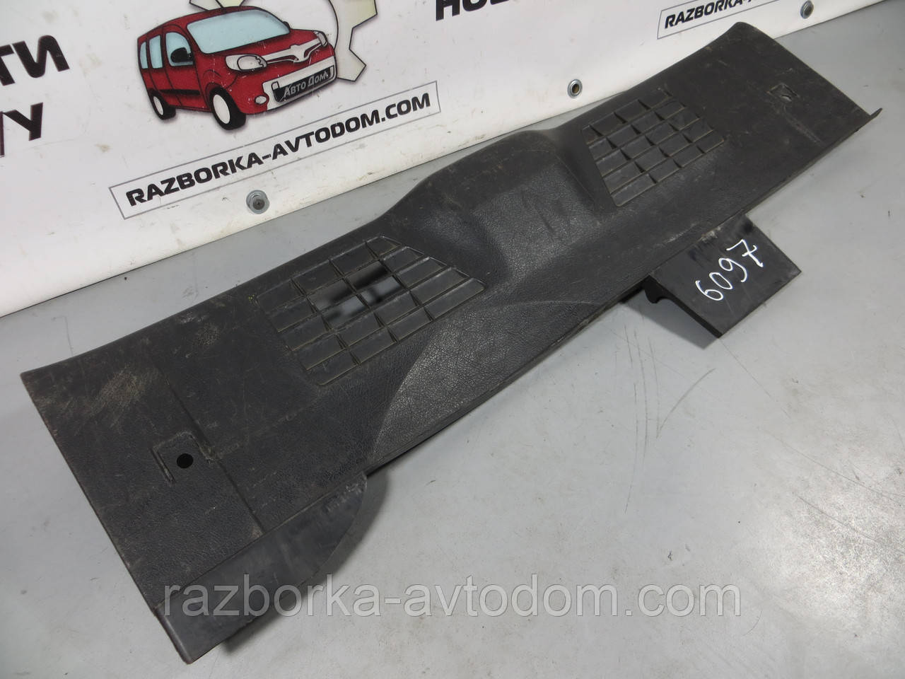 Накладка порога багажника внутрішня хетчбек Peugeot 307 (2001-2008) ОЕ: 7568F5