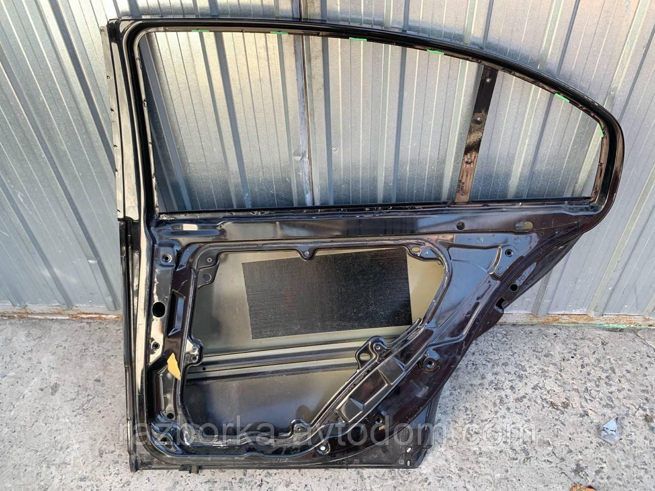 Двері задня права Skoda Superb (02-08) OE: 3U5833052B