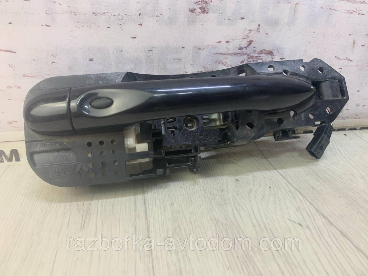 Ручка дверей зовнішня передня права (безключовий доступ) Renault Grand Scenic 3 /Scenic 3 OE:806060041r, 806070033R