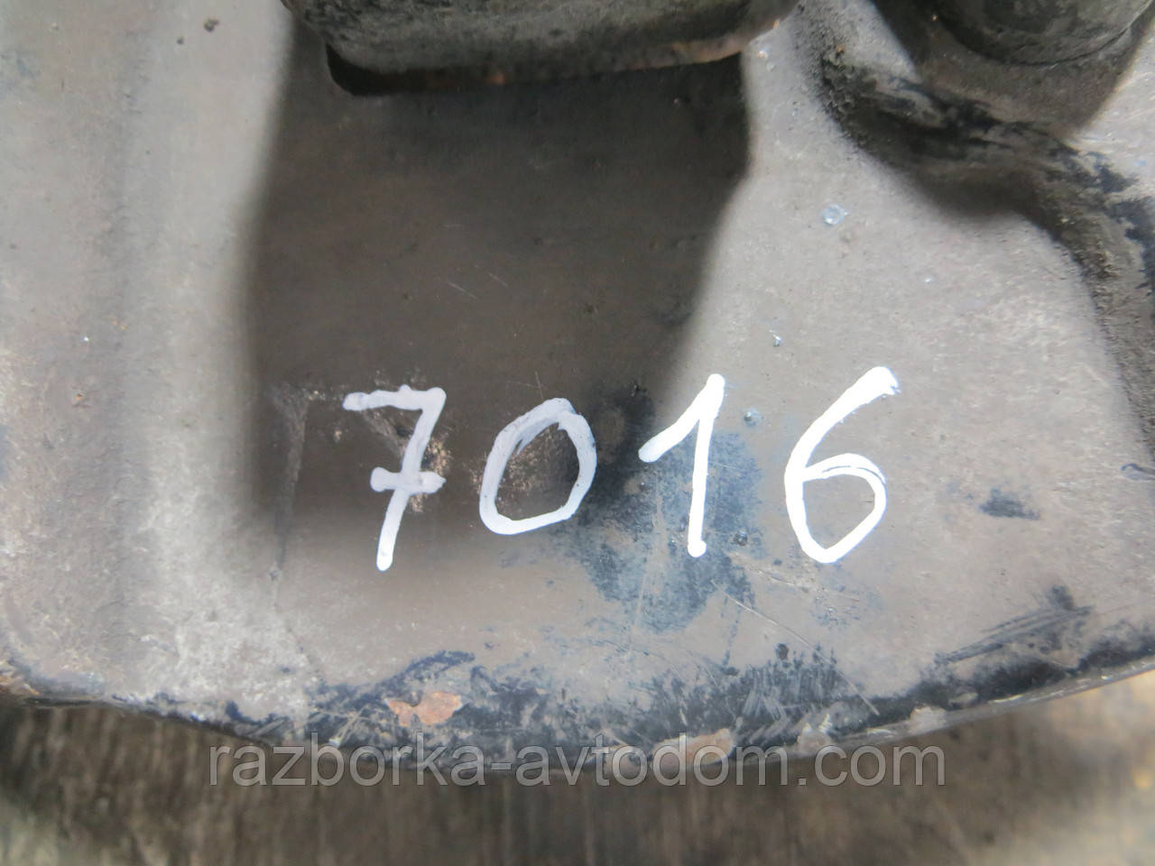 Поворотний кулак лівий без ABS 1.2 8 V, 1.4 8 V, 1.6 16 V, 1.9D FIAT DOBLO (2000-2005) ОЕ: 46538988