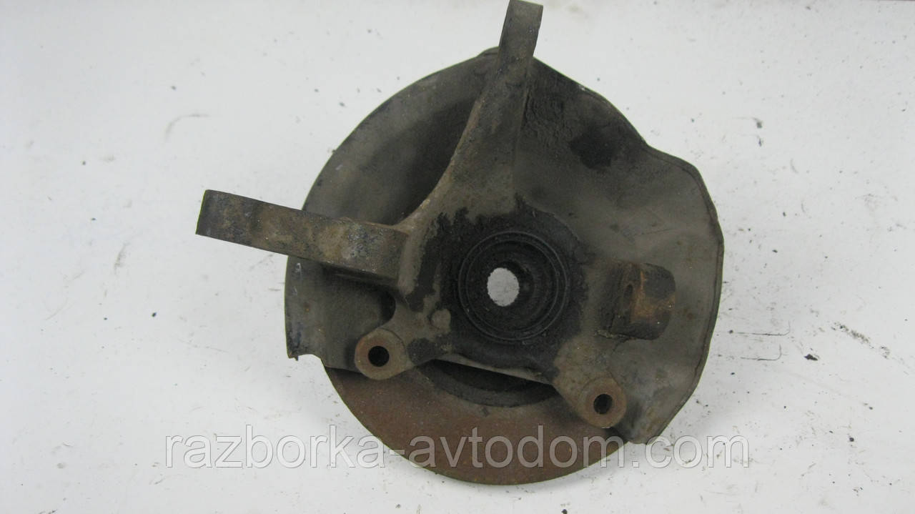 Поворотний кулак/ступиця передній правий Mitsubishi Colt Lancer 3 (1988-1992) OE:MB518707
