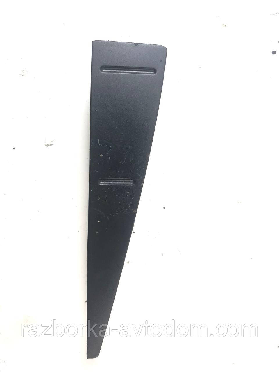 Захист (накладка) правий радіо Citroen C4 (04-11) OE: 9649598477