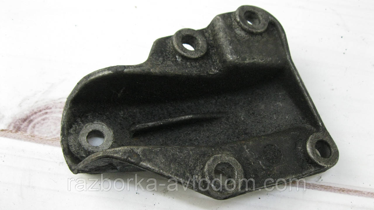 Кронштейн подушки двигуна Renault 21 (1986-1996) OE:7700766247