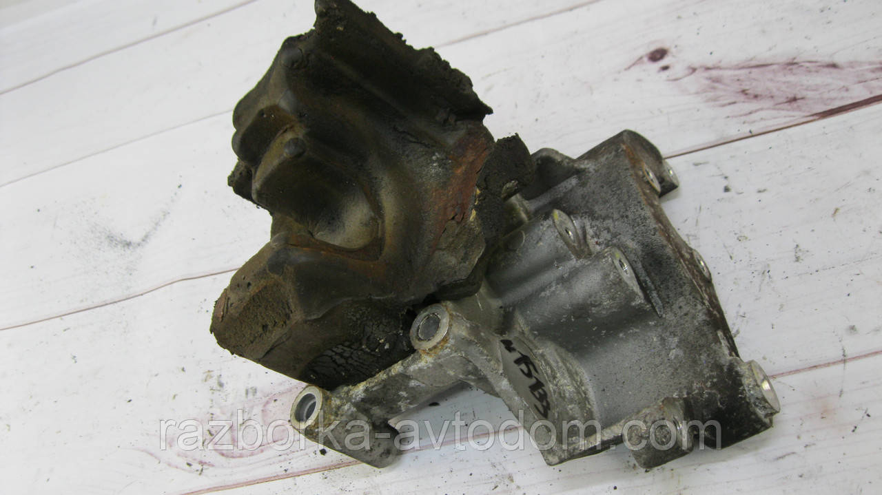 Кронштей/ Кріплення генератора Hyundai Getz (2002-2005) OE:3747227500