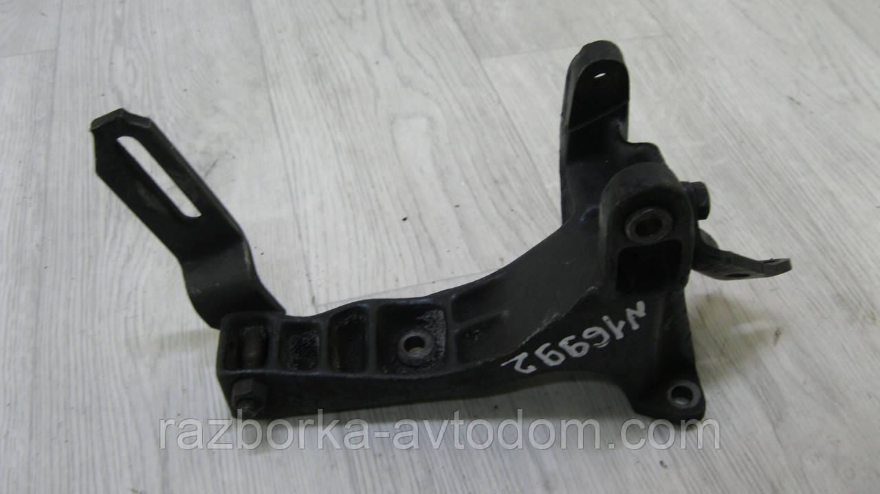 Кронштейн кріплення генератора VW Golf 2 Jetta 2, T3 OE: 068903145B