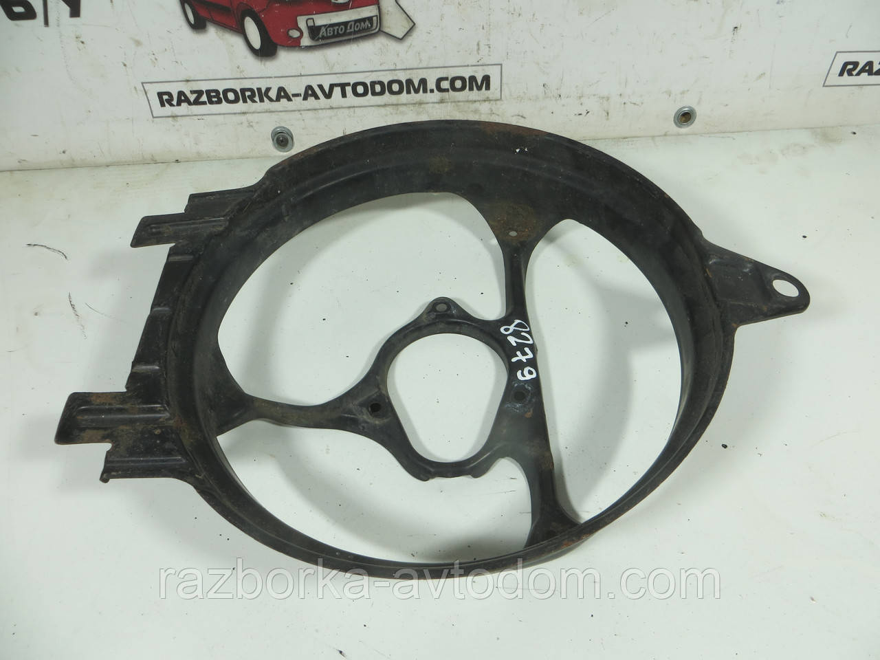 Дифузор вентилятора Ford Fiesta (1989-1995) OE: 89fb8146ae