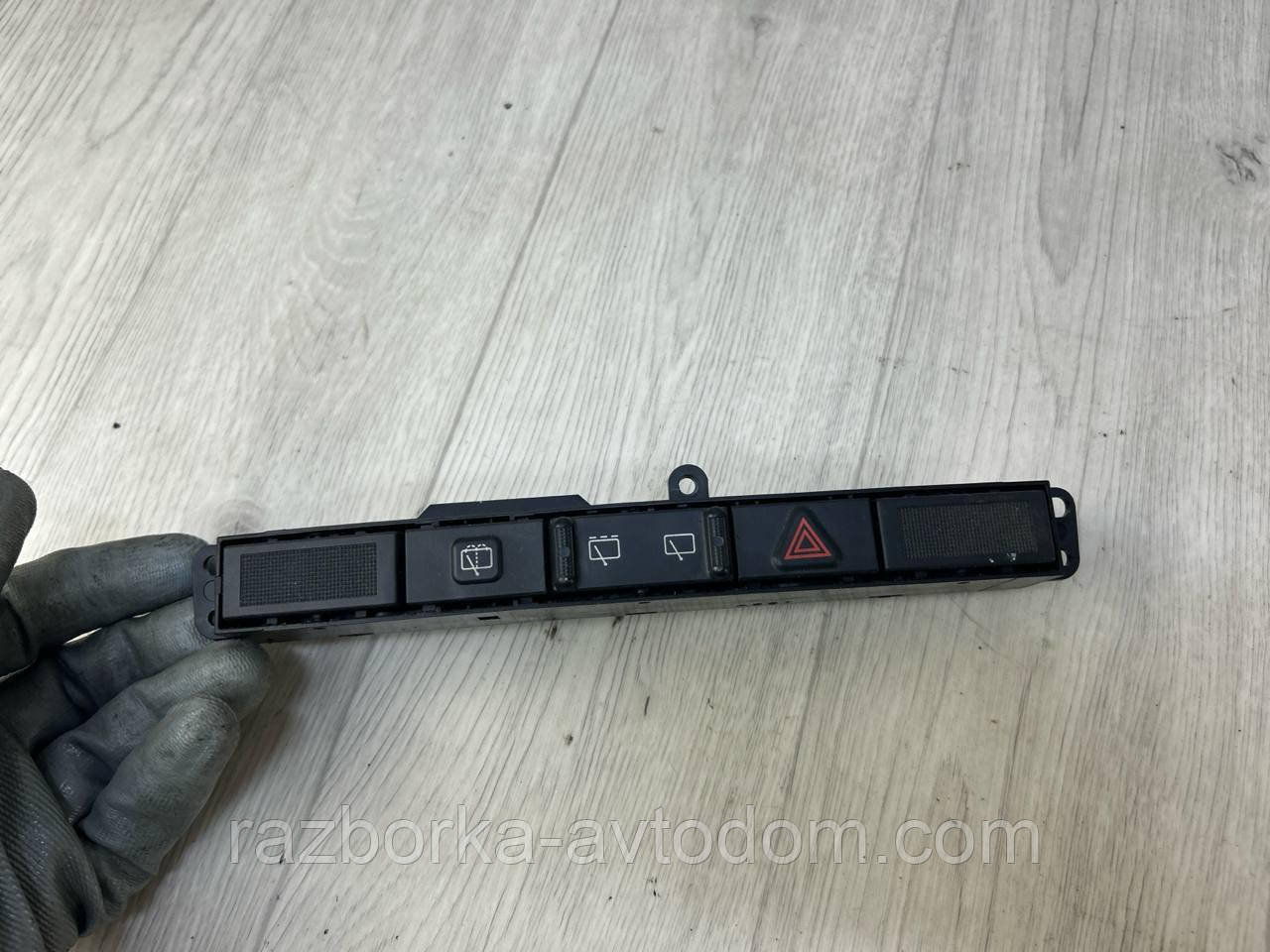 Кнопка аварійної пригоди, Блок кнопок у торпеду Chrysler Voyager (01-07) OE:04685925aa