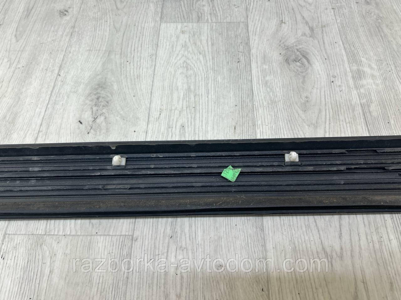 Накладка/ молдинг дверцята задній лівий SKODA Superb 1 (02-08) OE:3u5854949b