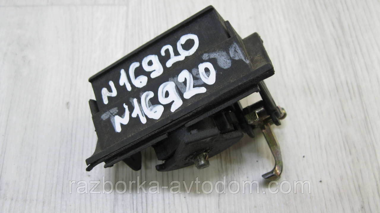 Замок кришки (ляди) багажника VW Golf 3 (1991-1998), T4 (1990-2003) OE: 1H6827571