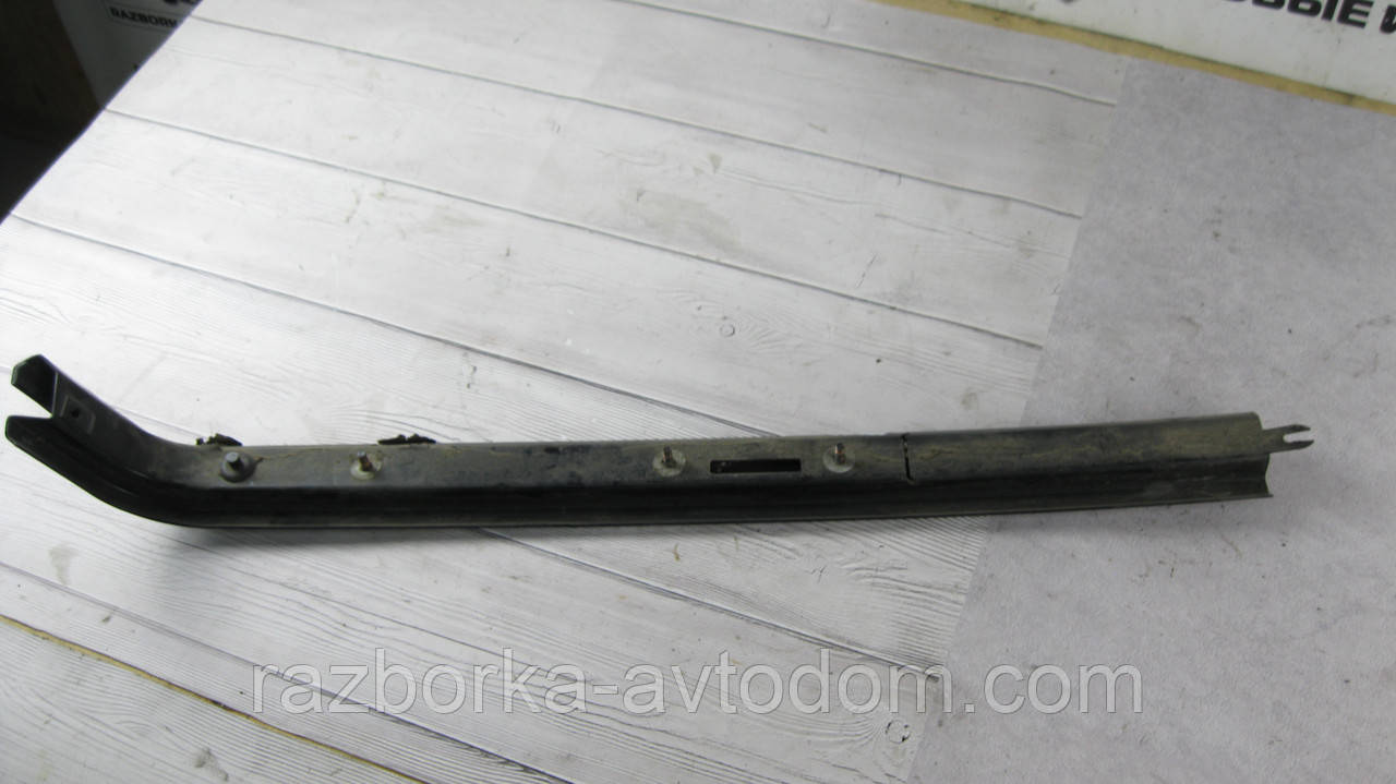 Напрямна роликів розсувних дверей правих середня Opel Combo (2001-2012) OE:24403078, 24403078, 0130488